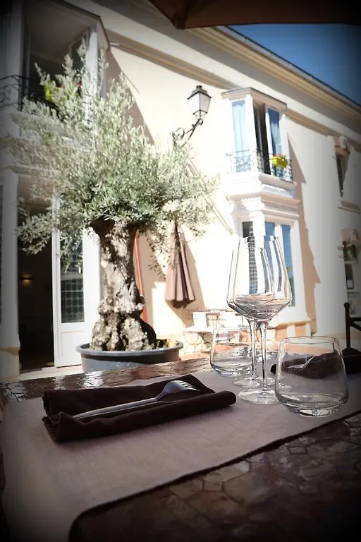 Logis Hotel Restaurant La Tour De Ciron Carmaux
